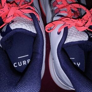 Curry 3Z6 'Grey Red'